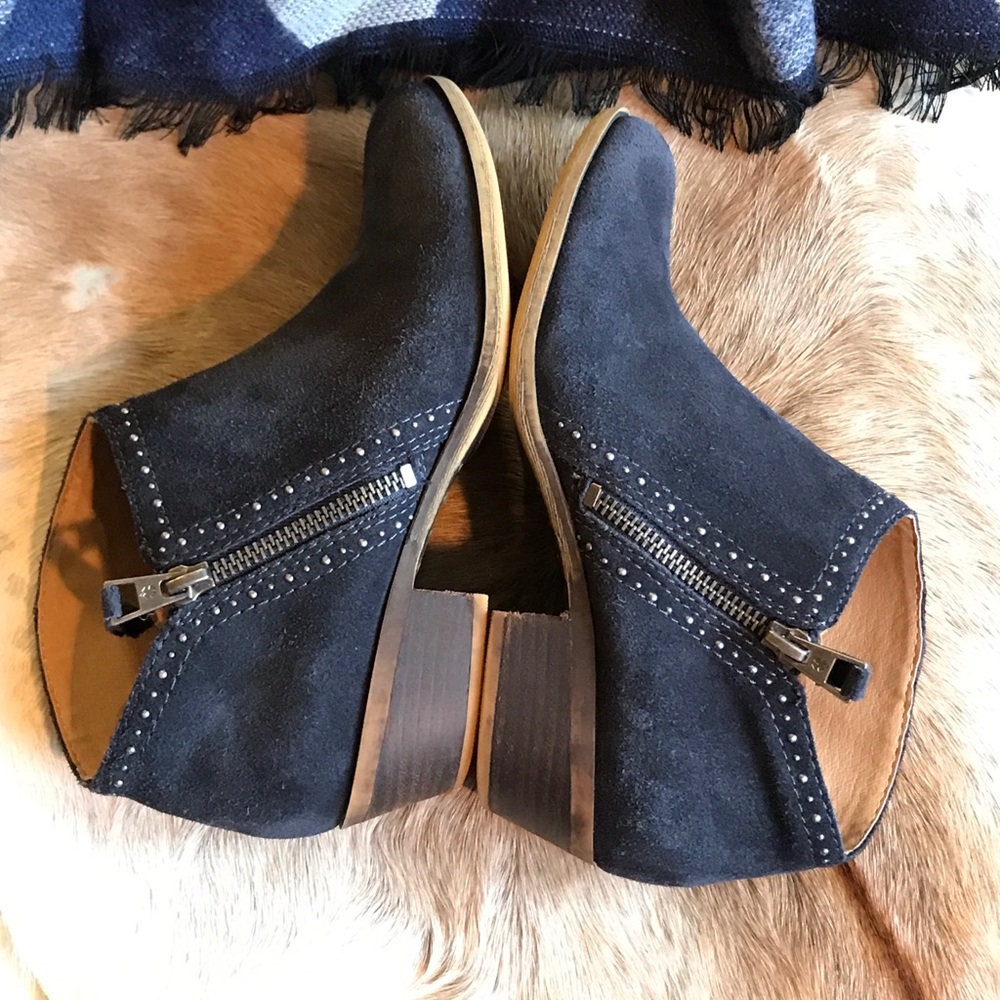 🍀LUCKY BRAND ☘️ Blue suede zip booties